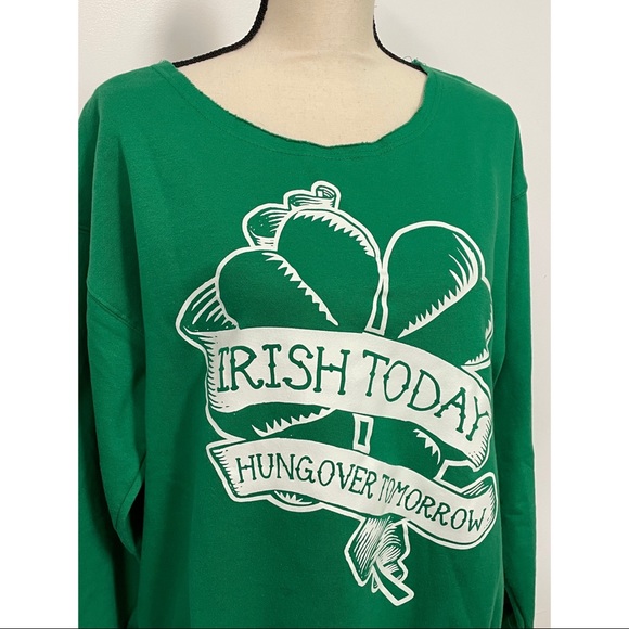 Graphic Sweatshirt "Irish Today Hungover Tomorrow" Green Size M - Picture 2 of 3